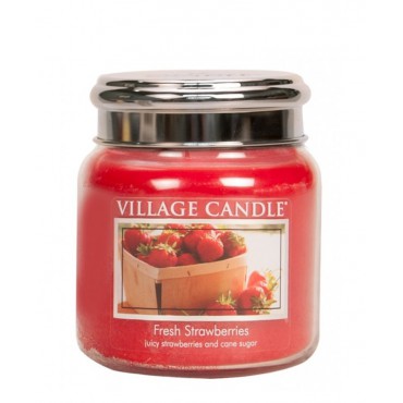 Medium Fresh Strawberries Village Kerze