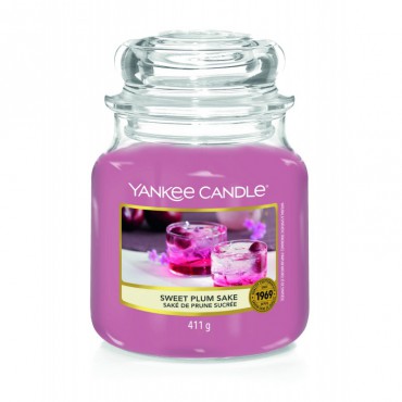 Medium Sweet Plum Sake Kerze von Yankee Candle