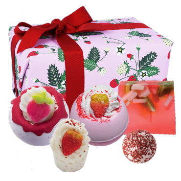 Strawberry Feels Forever Bomb Cosmetics Geschenkset